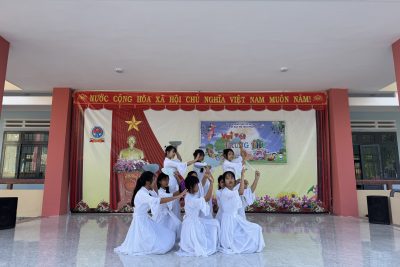 RỘN RÀNG NGÀY HỘI “VUI TẾT TRUNG THU” TẠI TRƯỜNG PTDT BT THCS PHAN BỘI CHÂU